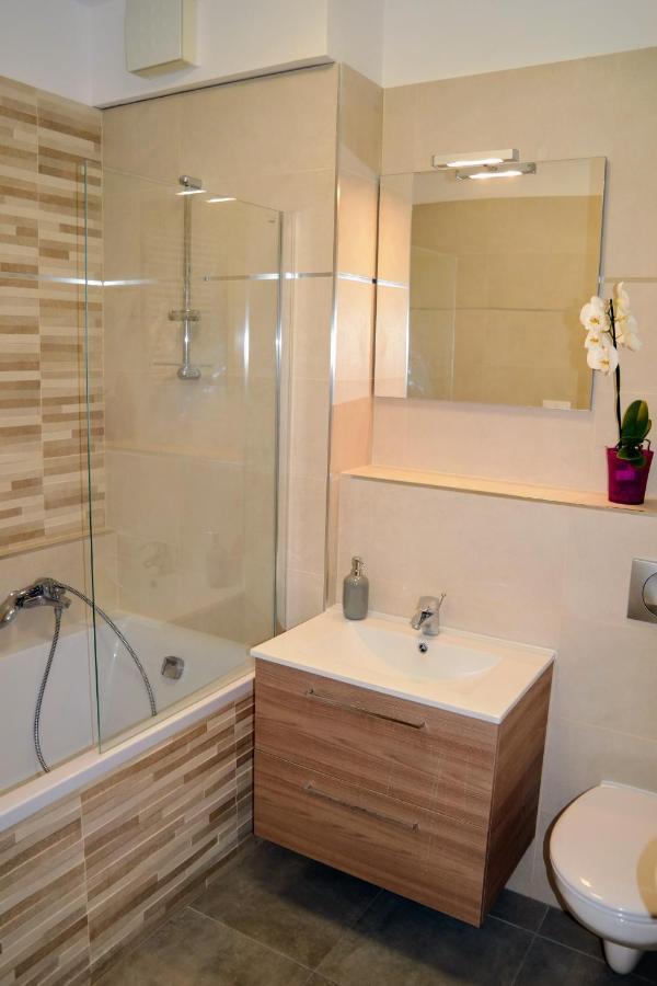Riverside Apartman With Free Parking Győr Eksteriør bilde